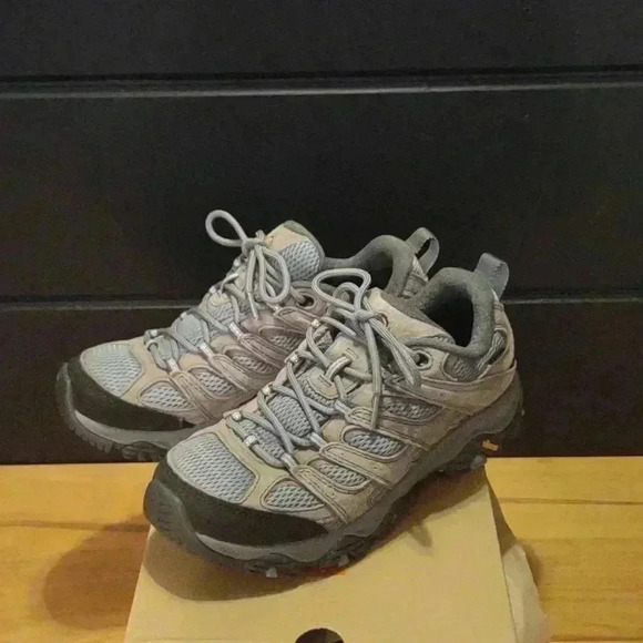 Merrell Shoes - EUC Merrell MOAB 3 blue gray wide width hiking shoes‎ women's 8